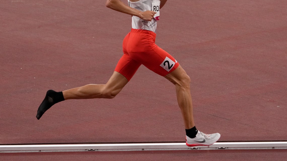 Polish Rinner Tokyo Olympics: Polish runner loses shoe, keeps running 1,500m ...