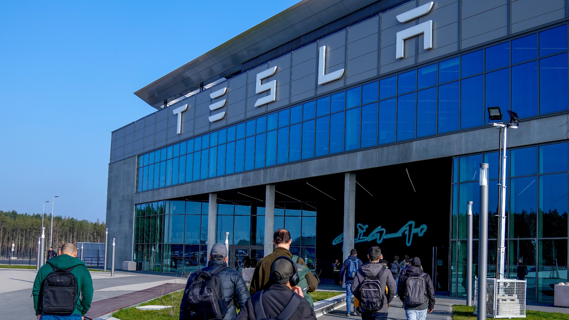 Tesla planning to lay off 10 of its workers to cut costs