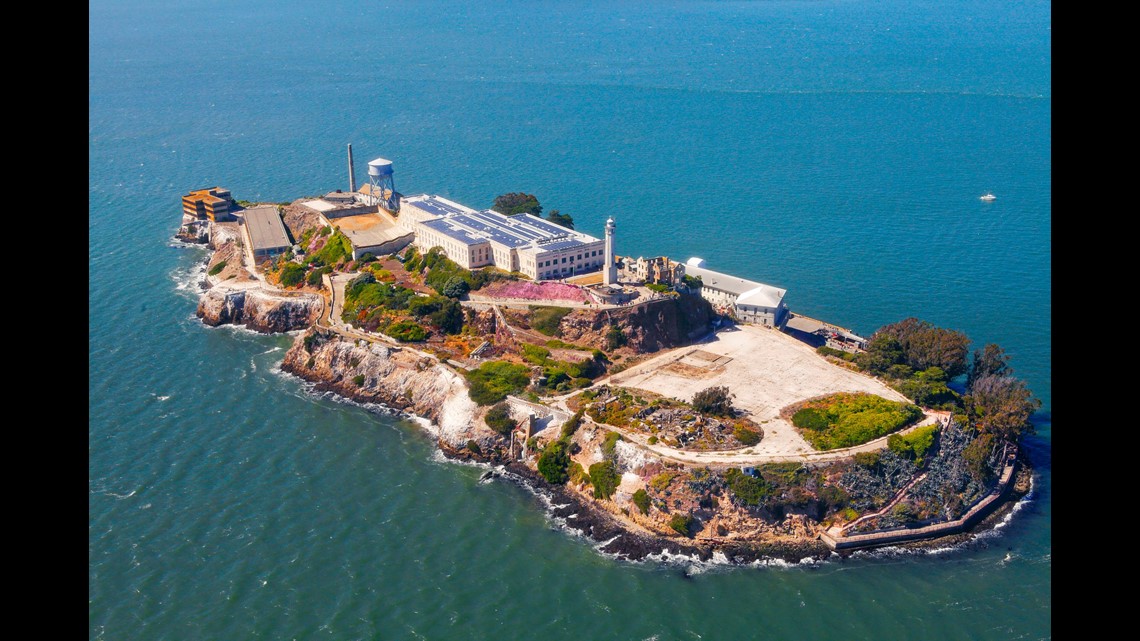 striking images of alcatraz island