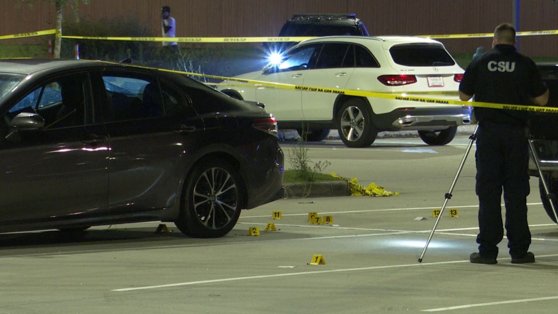 Man fatally shot in parking lot of movie theater near Pearland