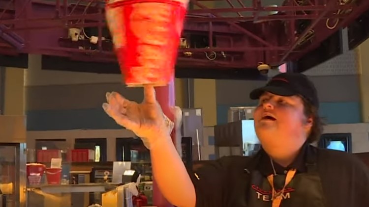Corpus Christi's 'Popcorn Guy' offers entertainment before the show