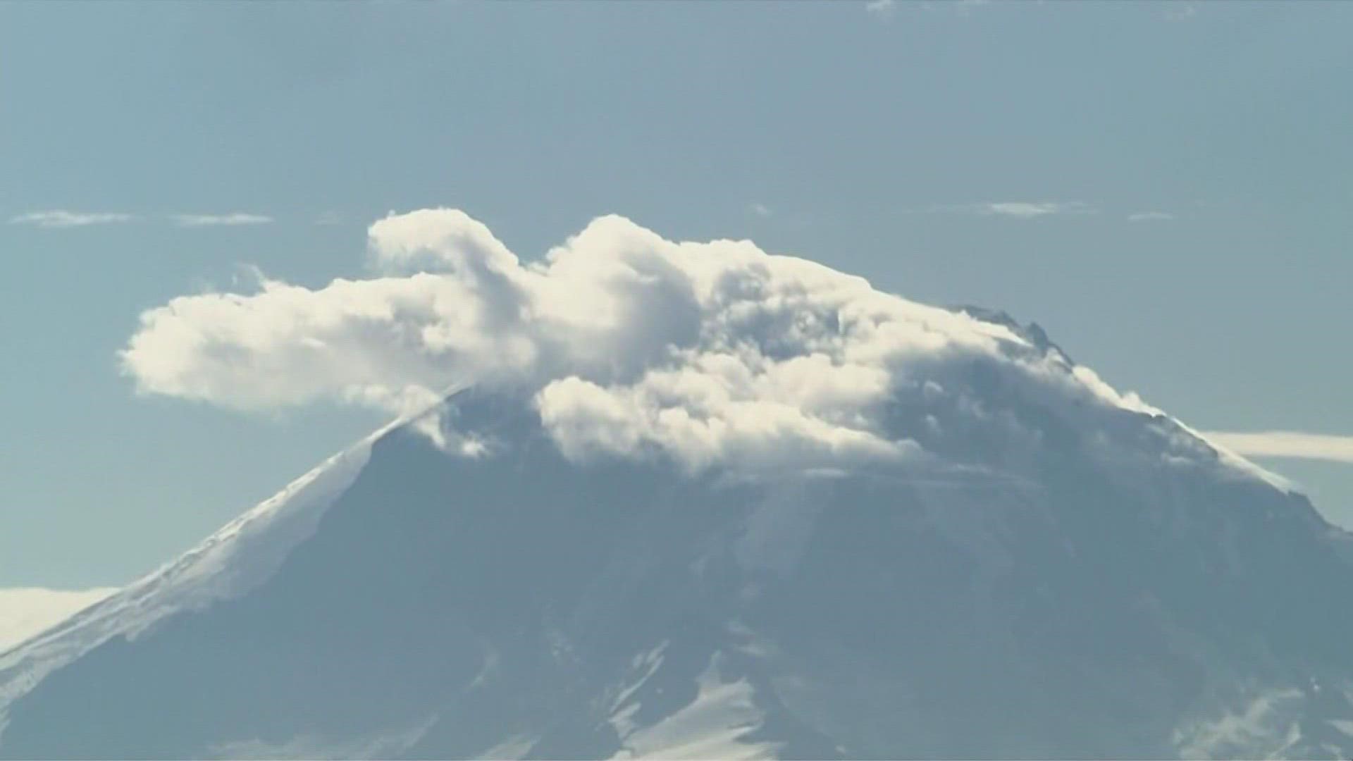 The National Park Service confirmed a cloud atop Mount Rainier Wednesday morning led to Twitter users speculating it was "venting" or worse, erupting.