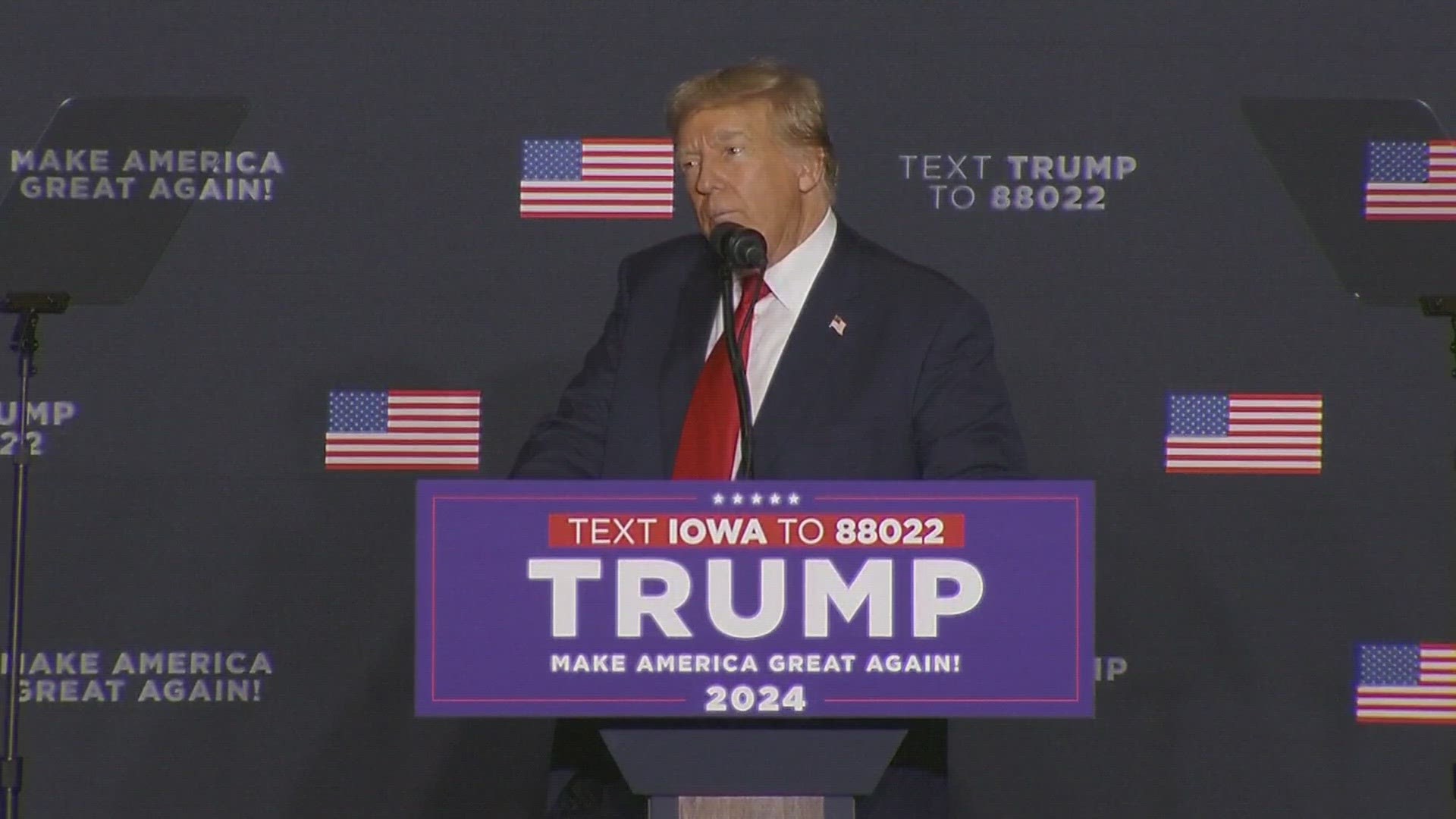 Trump told hundreds of supporters that he predicts a landslide victory in the Iowa caucuses.