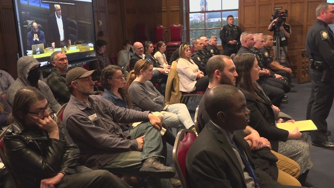 Portland Police Chief defends officers' response to Nazi incident before city council - Vimarsana News