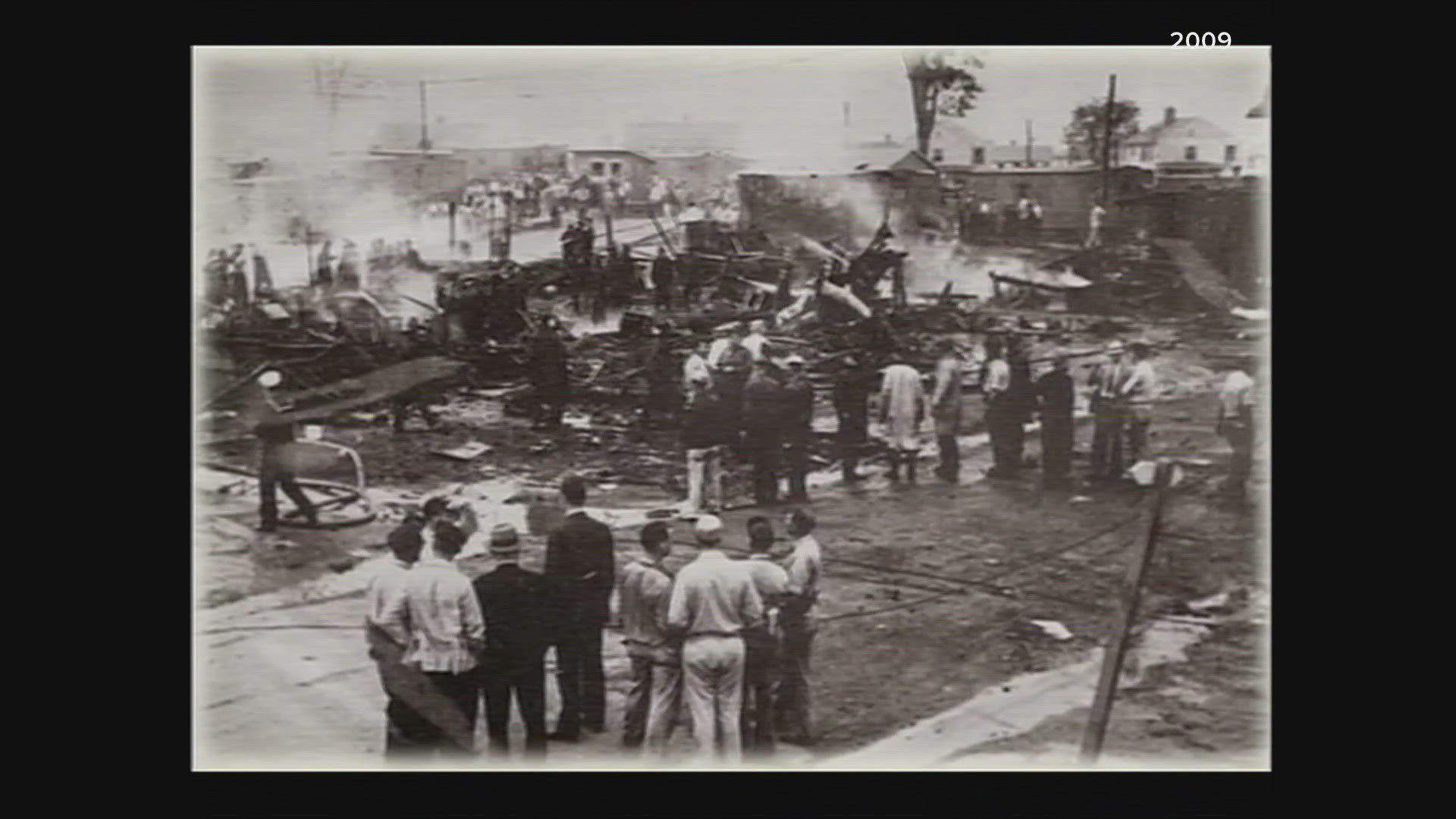 An army bomber tried to land at the airport but crashed into the Redbank trailer park in South Portland, killing 19 people.