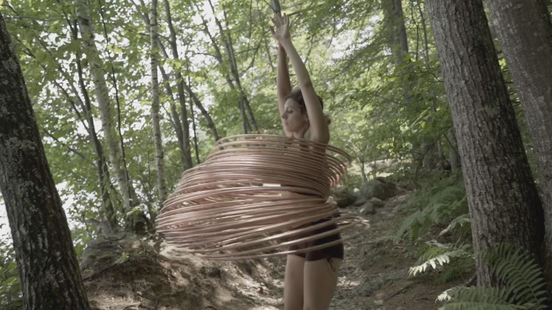 Dance teacher Nettie Gentempo has taken hula hooping to new heights. She's hula hooping every day for a year, sharing it online and hoping it will inspire others.