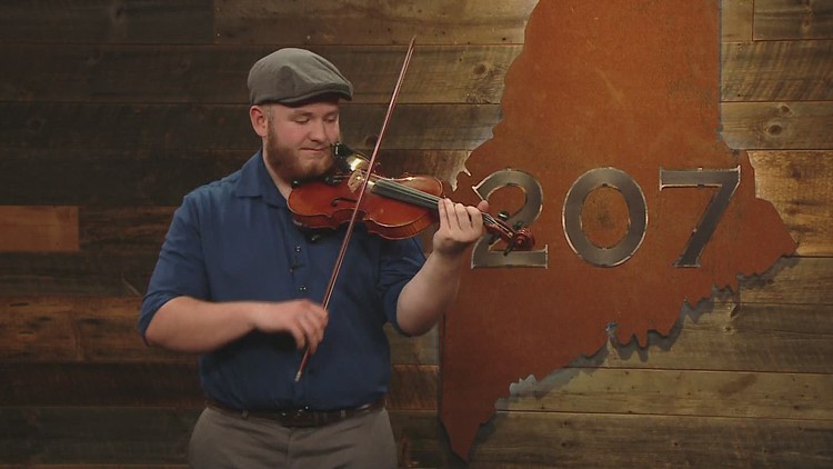 Owen Kennedy performs 'Reel de Montreal, Pointe Au pic' on 207