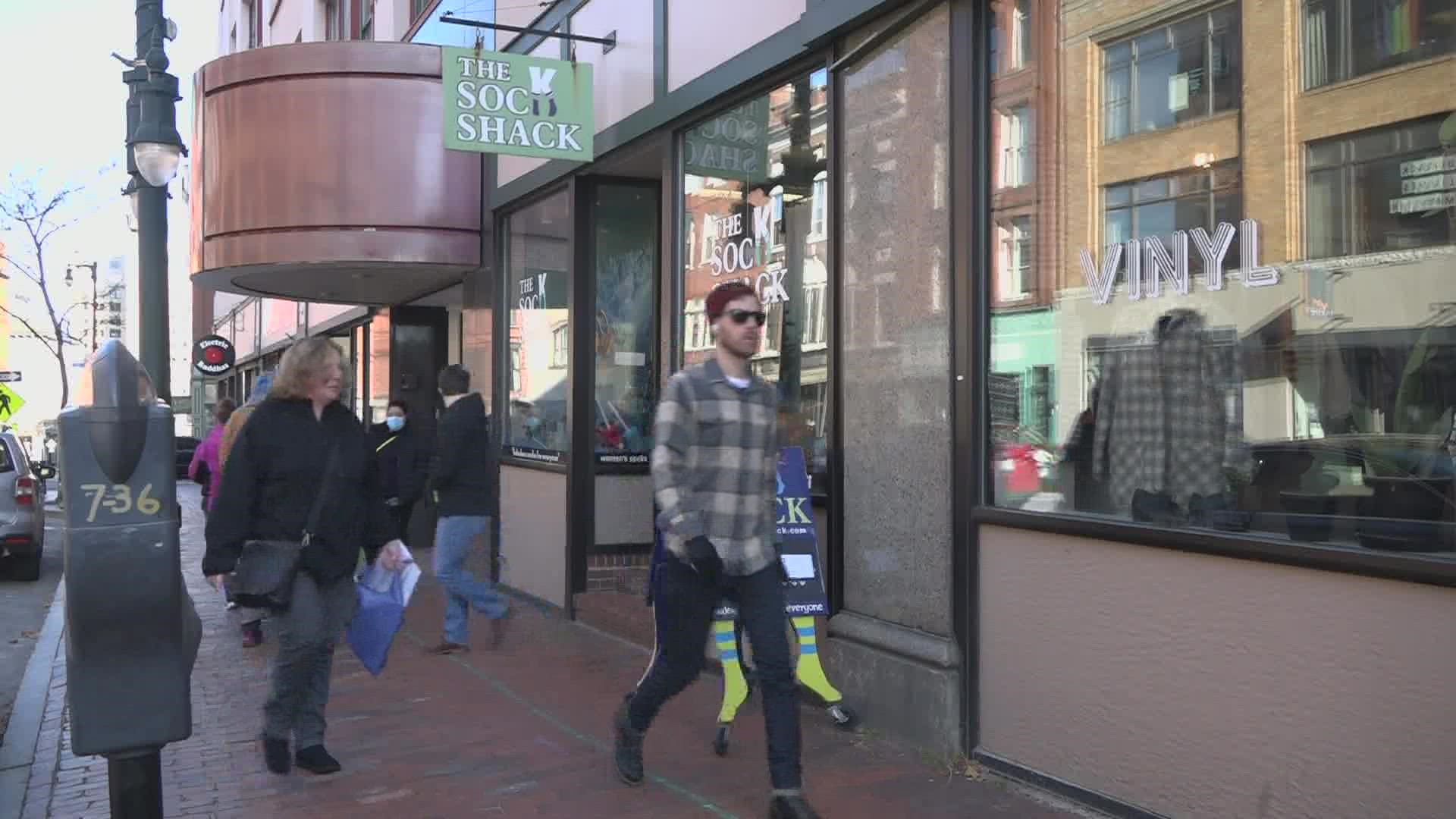 The Maine Chamber of Commerce says signs point to a favorable holiday season for Maine's small businesses.