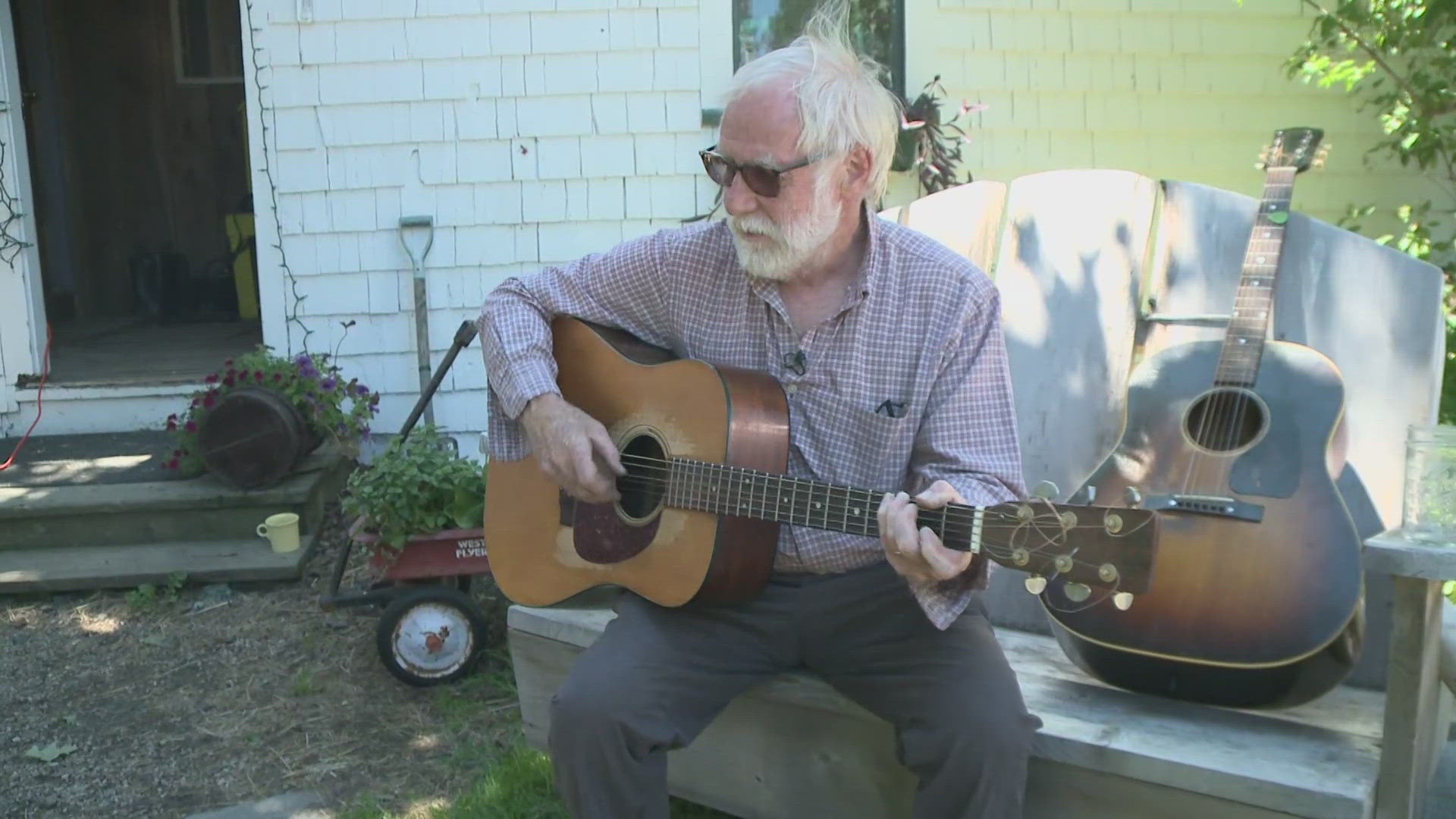 Mallett was a prolific singer-songwriter who was born and raised in Sebec. He was 73.