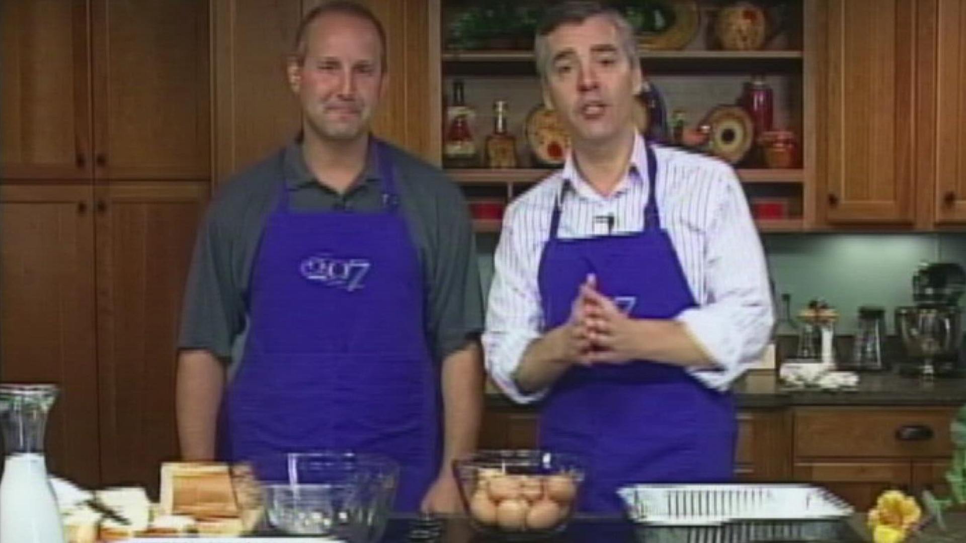 Lee Goldberg makes his mom's baked french toast in this 207 cooking segment from 2007.
