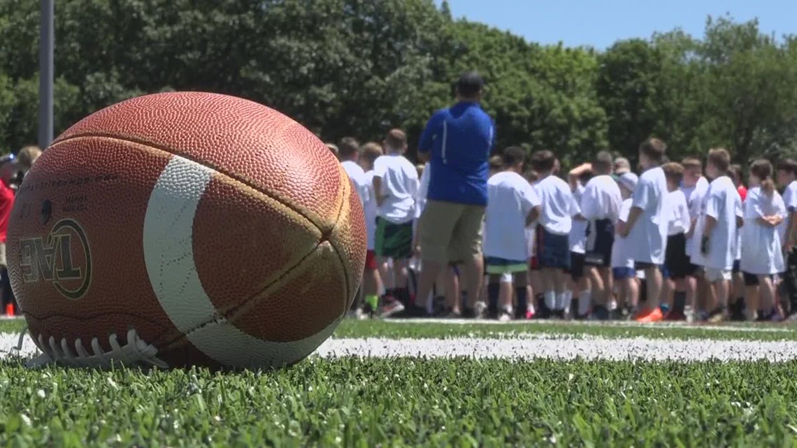 Former Patriots players teach kids about football in Bangor