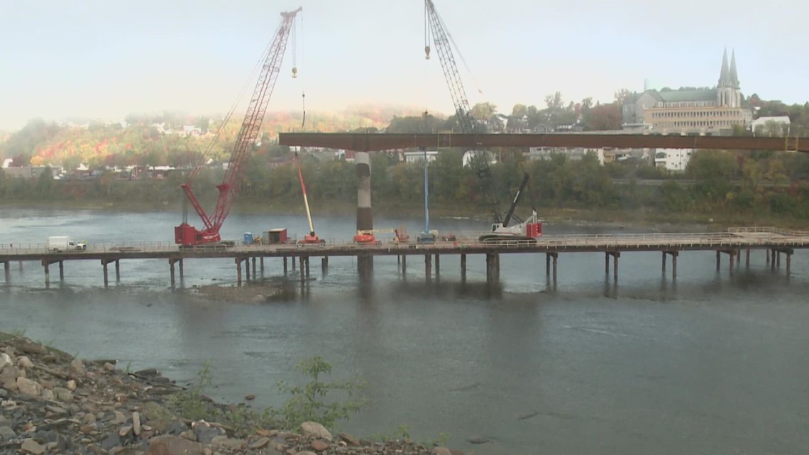 Construction on new MadawaskaEdmundston bridge is halfway done