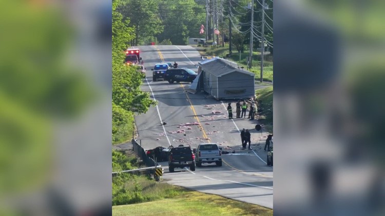 One injured in Wiscasset crash involving vehicle transporting mobile home