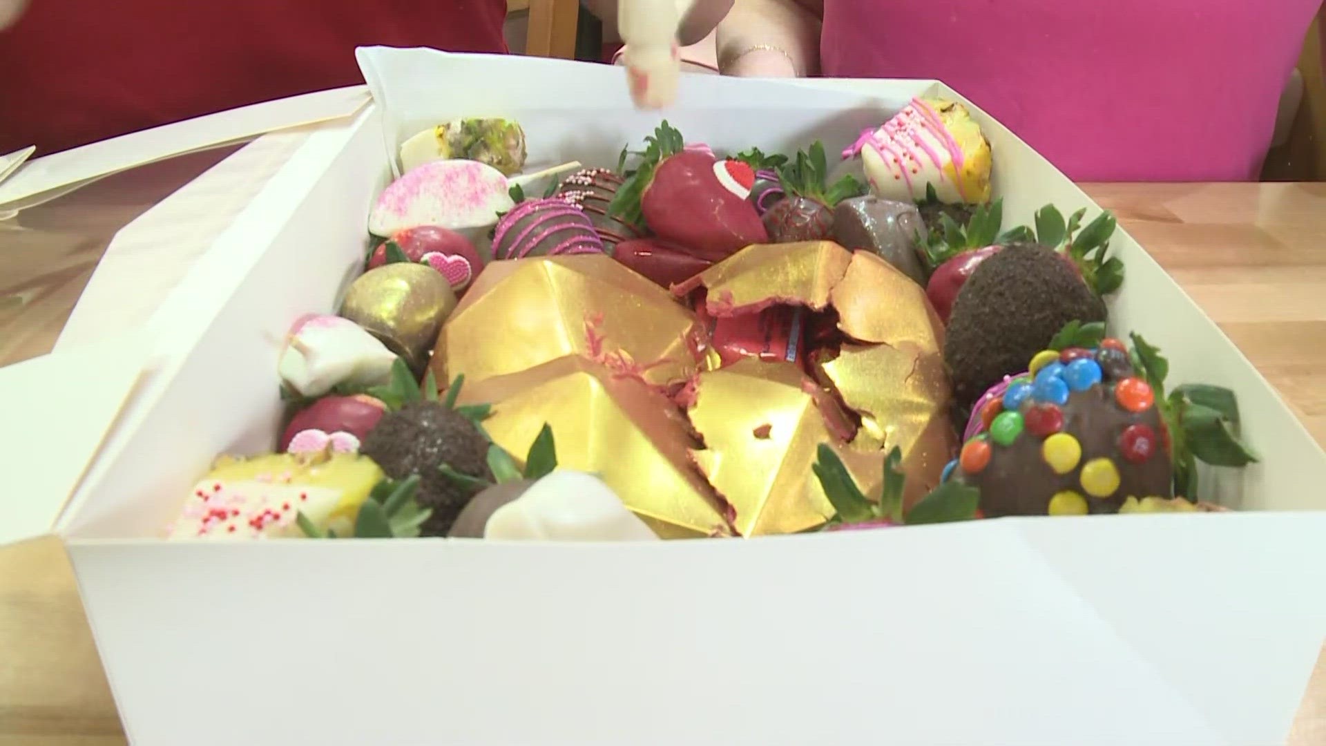 NEWS CENTER Maine's Aaron Myler went to Sisters Gourmet Deli in Bath, where they're making some holiday treats.