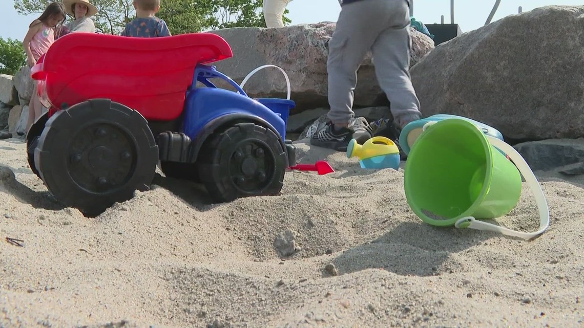 Toy borrowing library pops up at Rhode Island beach