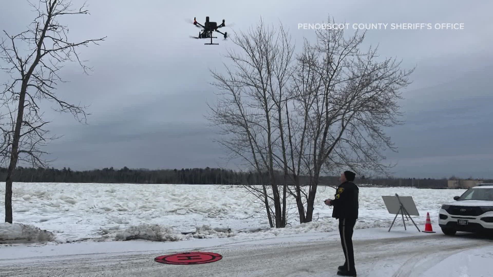 Large ice jam in Howland causes flooding on roadway