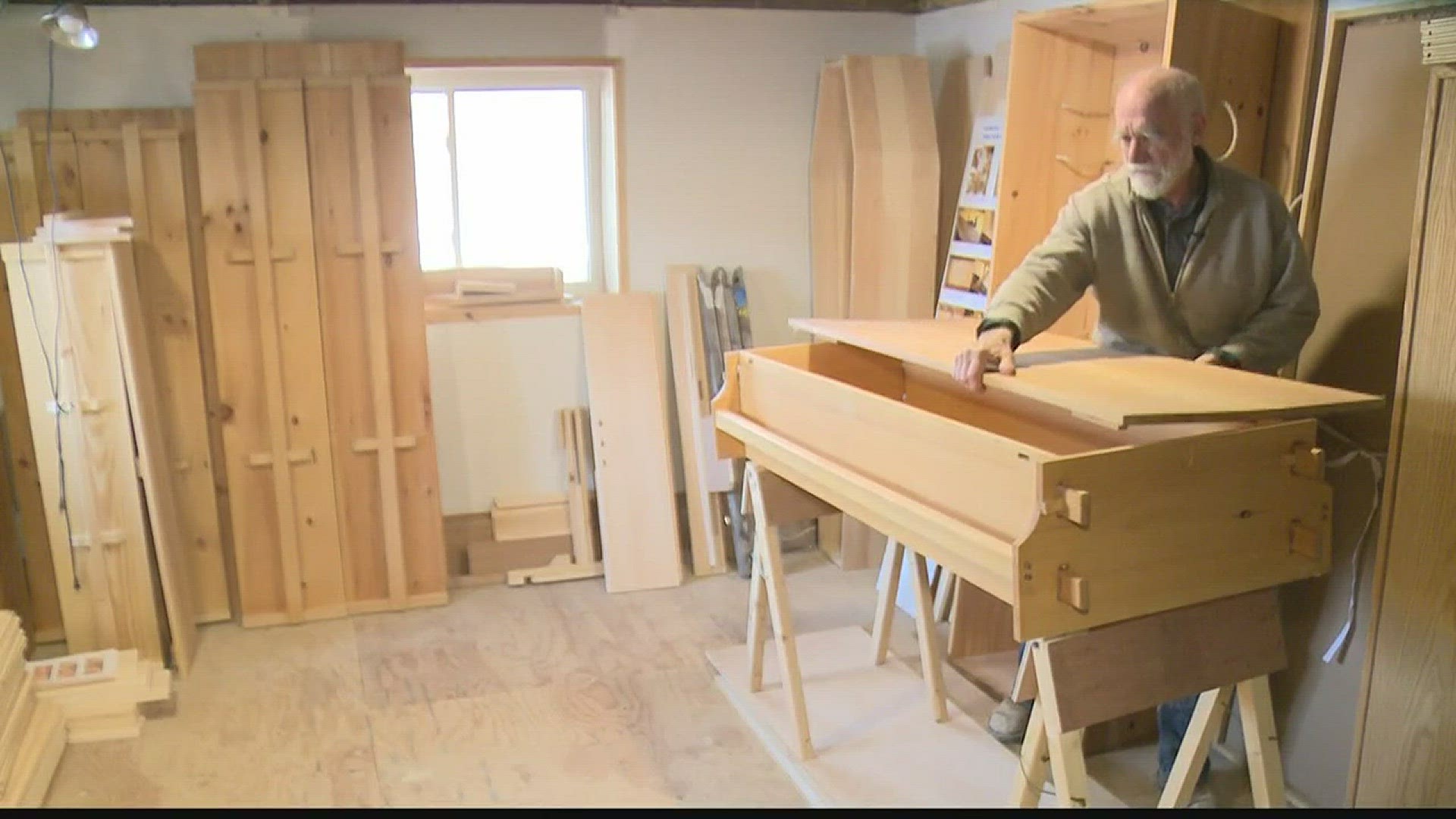 Mainer teaches about 'do it yourself' funerals