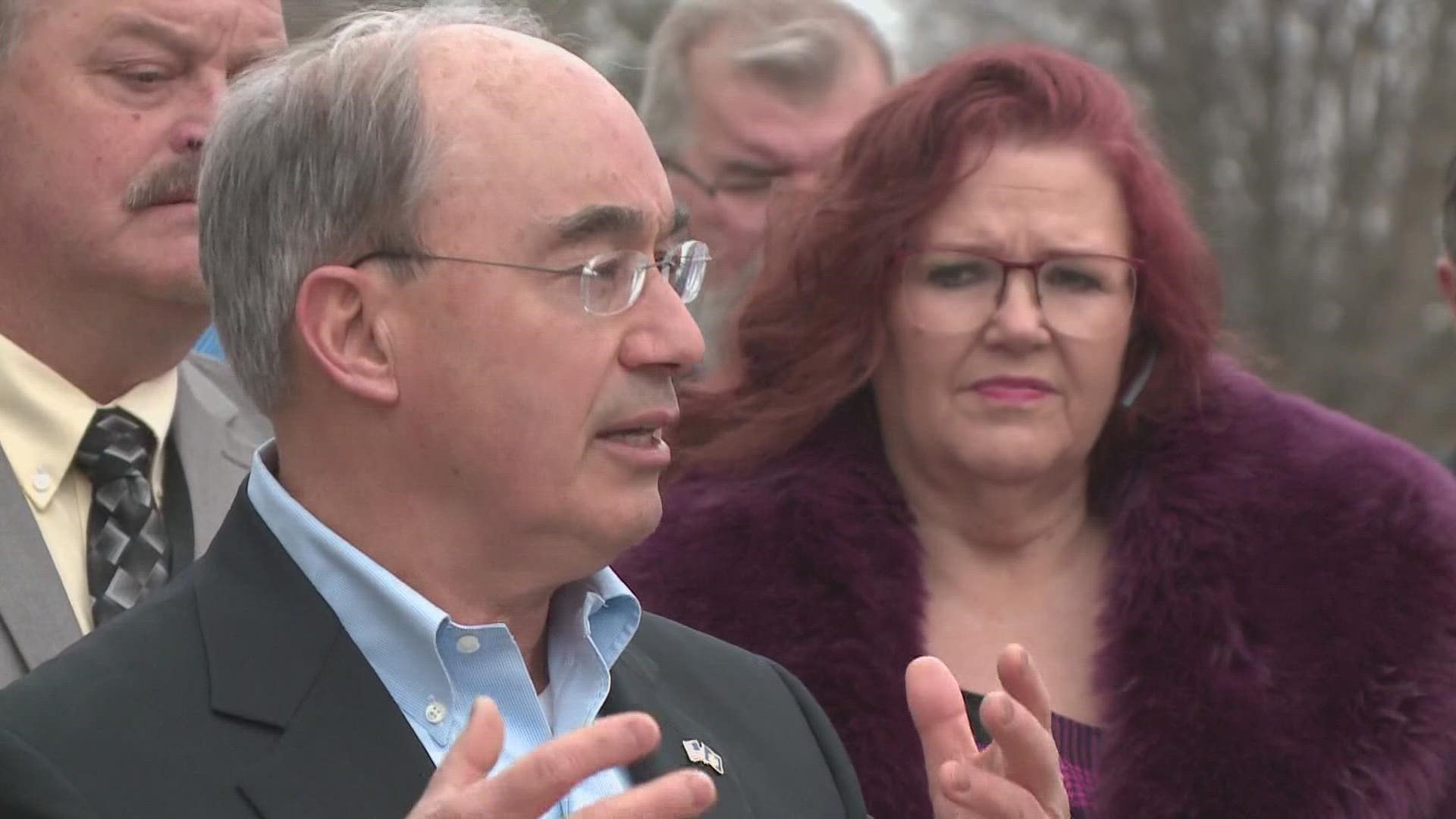 Republican Bruce Poliquin submitted his petitions to get on the ballot for Maine's second congressional district.