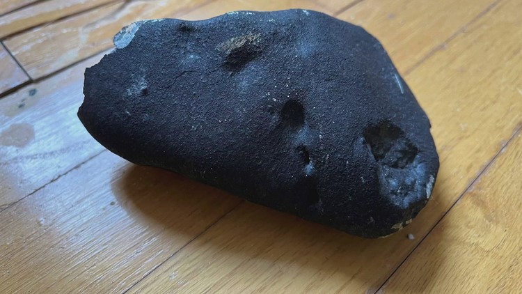 Meteorite crashes through roof of New Jersey house