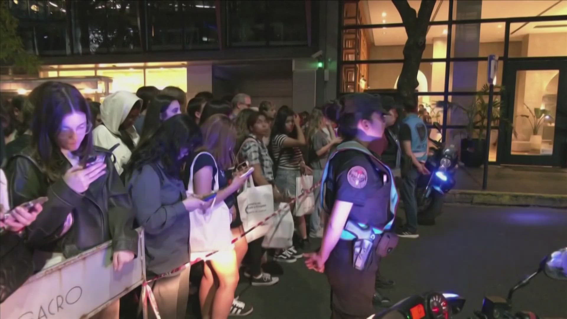 A hotel worker can be heard asking for police to help, saying Payne was destroying the room.