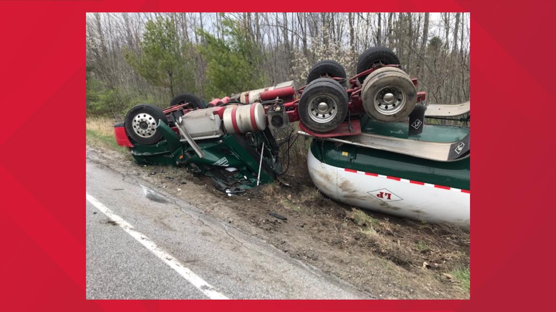 Tractortrailer crash closes road in New Gloucester, Maine