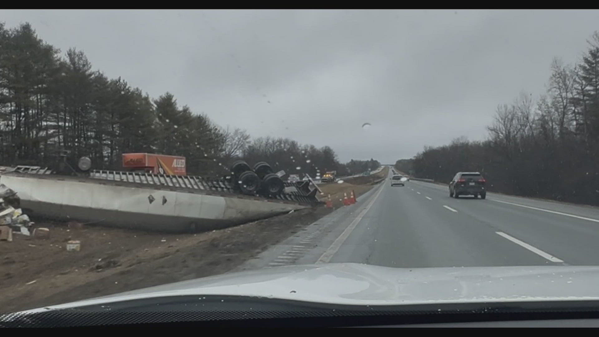State police investigate fatal crash on I-95 in Newport ...