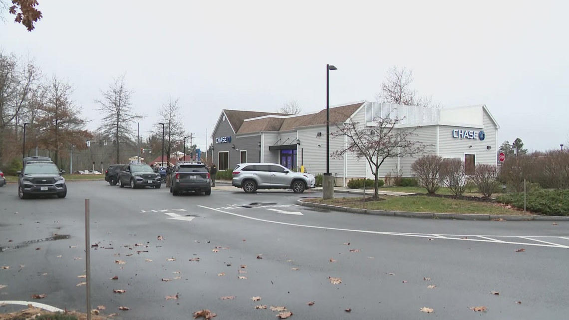 Suspect search underway for bank robbery in Scarborough ...