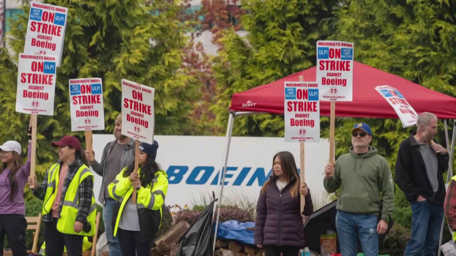 Boeing Machinists Reject New Labor Contract, Extending Strike ...