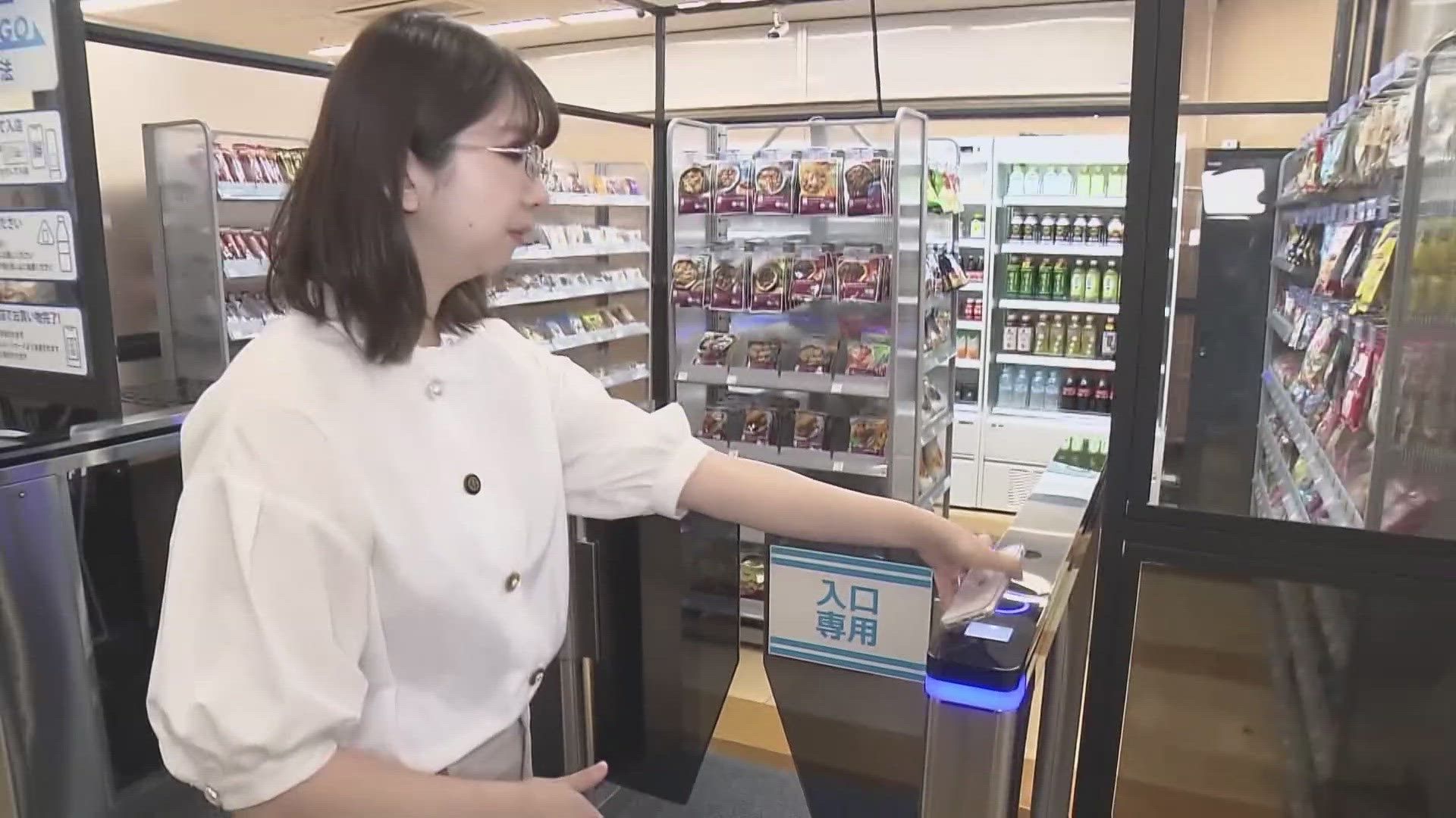 Lawson, a major grocery store chain in Tokyo, is trying out allowing customers to grab what they need and pay by phone as they leave.