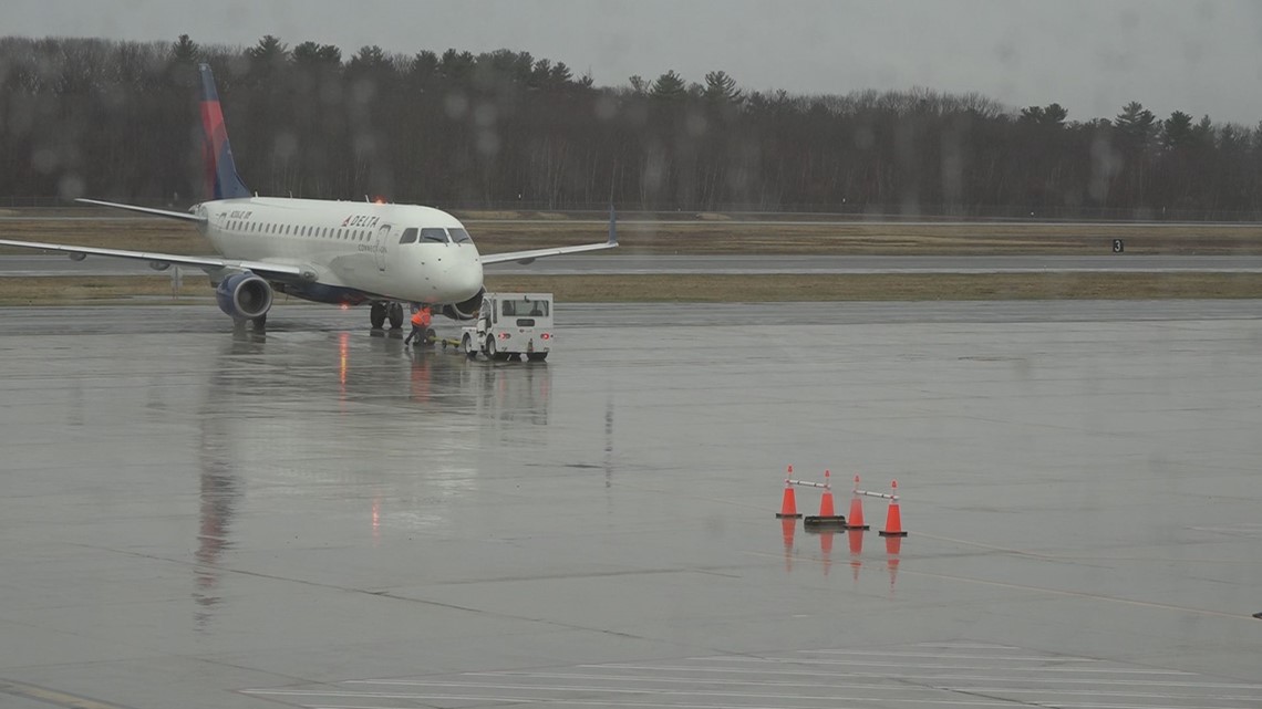 Police investigate car crash that entered Portland jetport runway - Vimarsana News