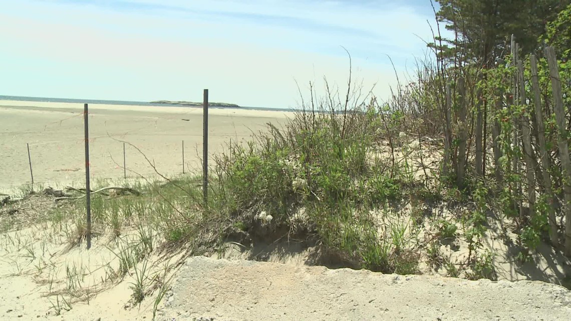 Neighbors in Phippsburg fight over stretch of Popham Beach