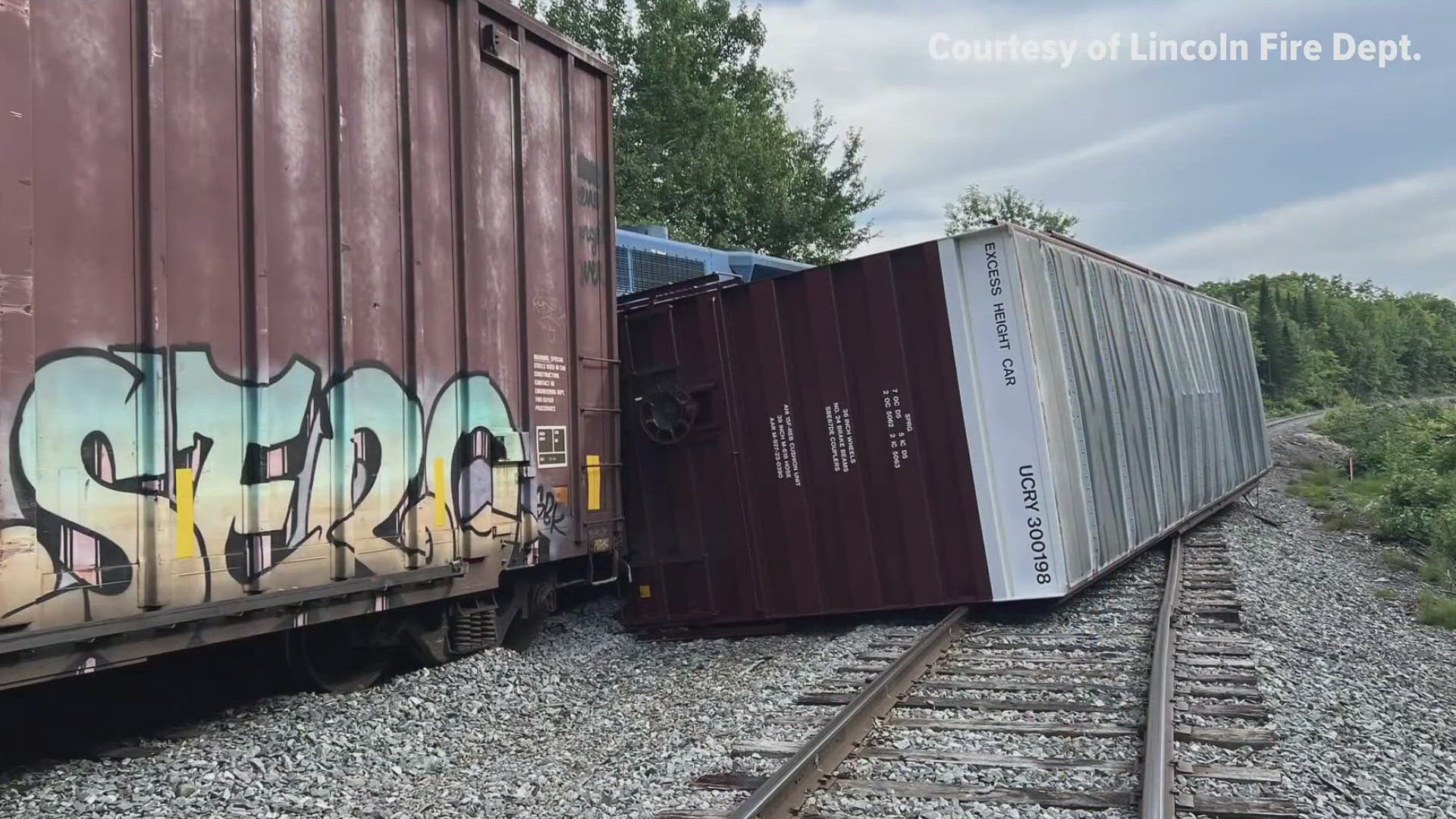 Lincoln fire officials two box cars went off the tracks Tuesday when a CSX train truck a parked train car. Officials said diesel fuel did not spill into the river.