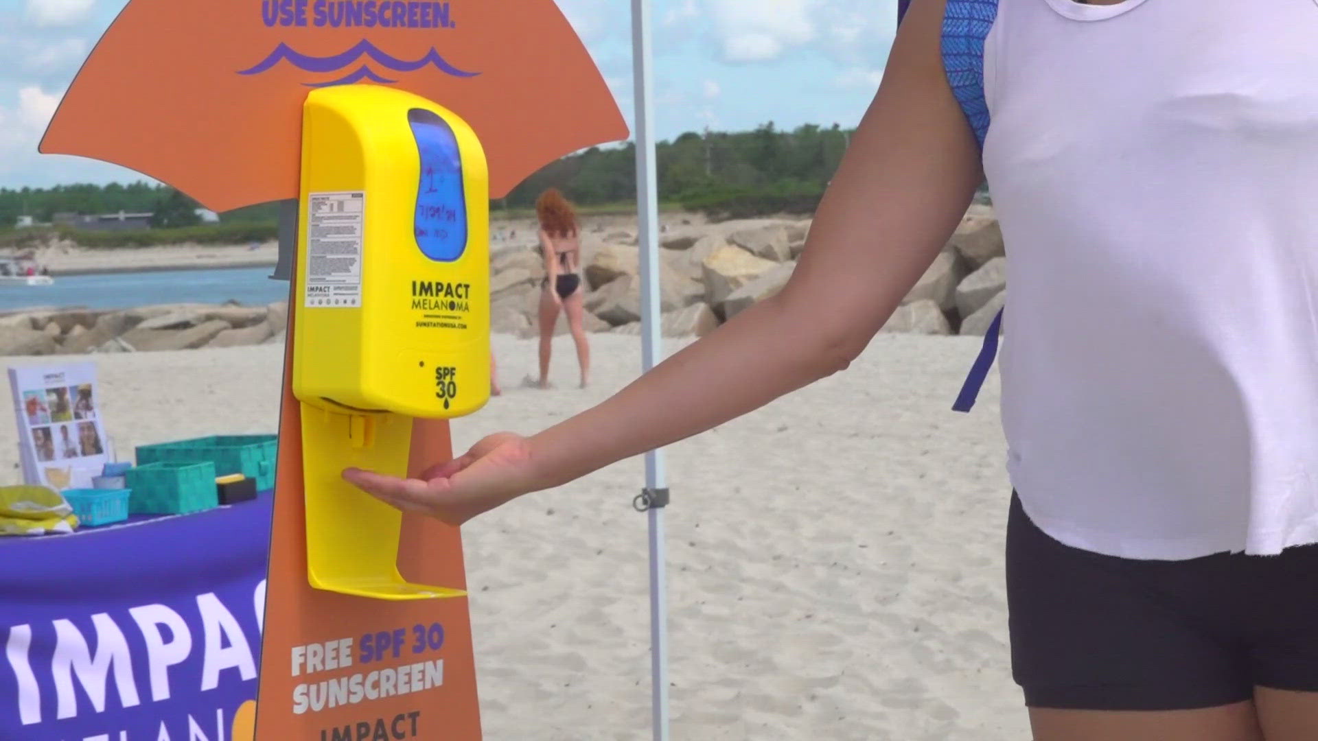 Several busy Maine beaches have been offering free sunscreen for the past few weeks as part of a study on sun protection, and researchers are welcoming participants.