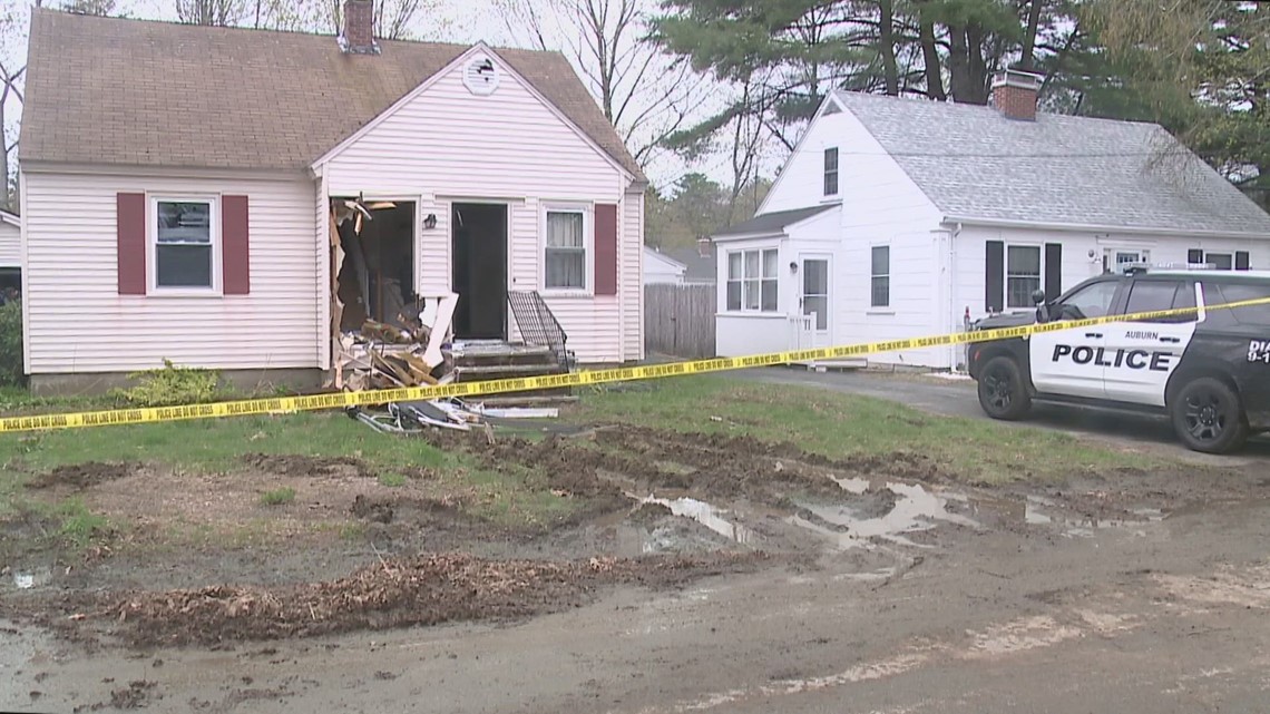 Auburn standoff ends with suspect in custody