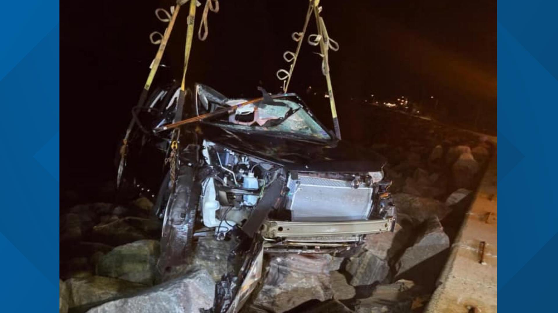 Kennebunk, Maine car crashes into ocean