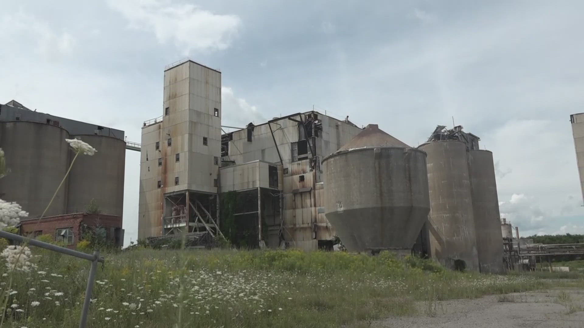 The site of a former mill could become what officials describe as the world's largest multiday energy-storage facility. The project got a major funding boost.