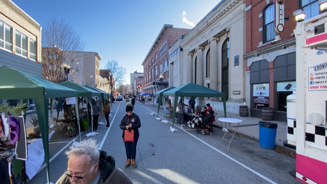 Lewiston's 'Holiday At The Plaza' boosts local business - Vimarsana News