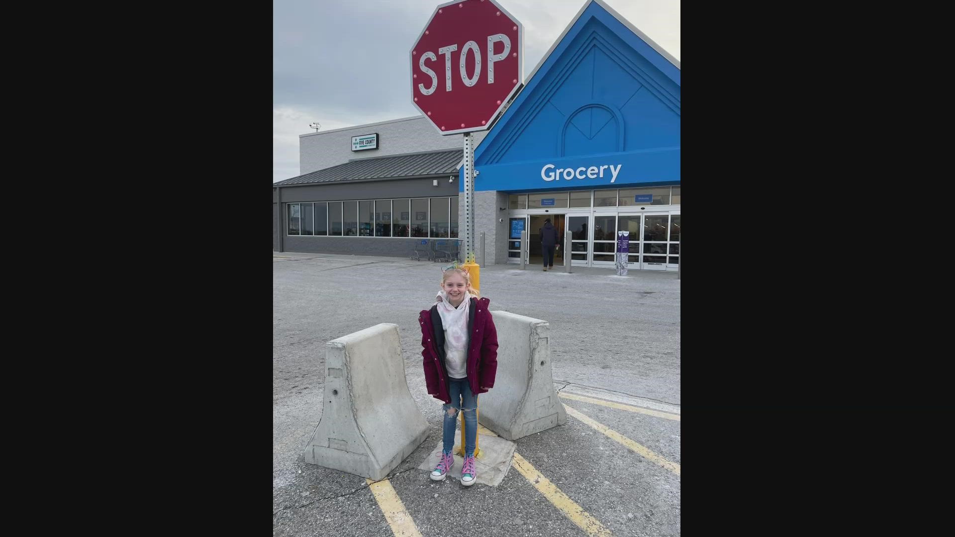 9-year-old asks to be photographed with infamous Auburn Walmart pole