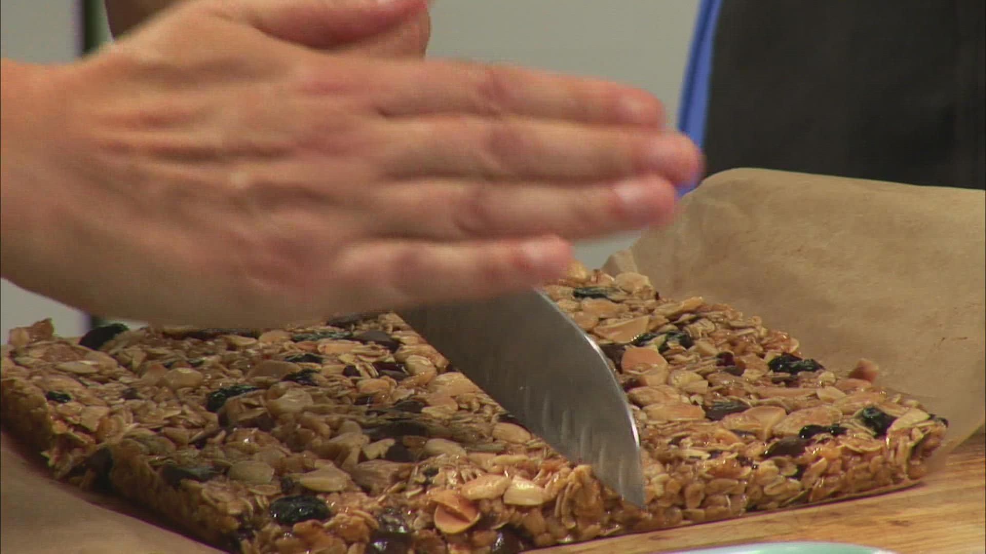 Vanessa Seder shows us how to make granola bars that are healthy and easy to take on the go.