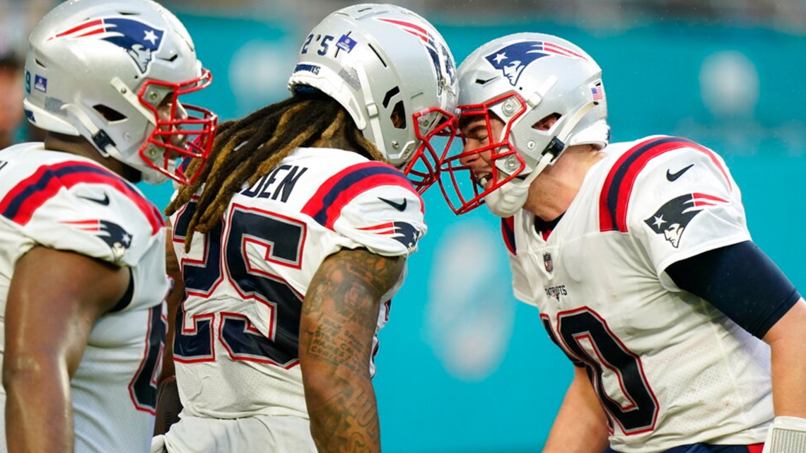 Mac Jones is having a lot more fun at Patriots training camp this