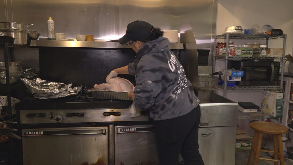 Restaurant Cooking Free Thanksgiving Meals For Lisbon Community ...