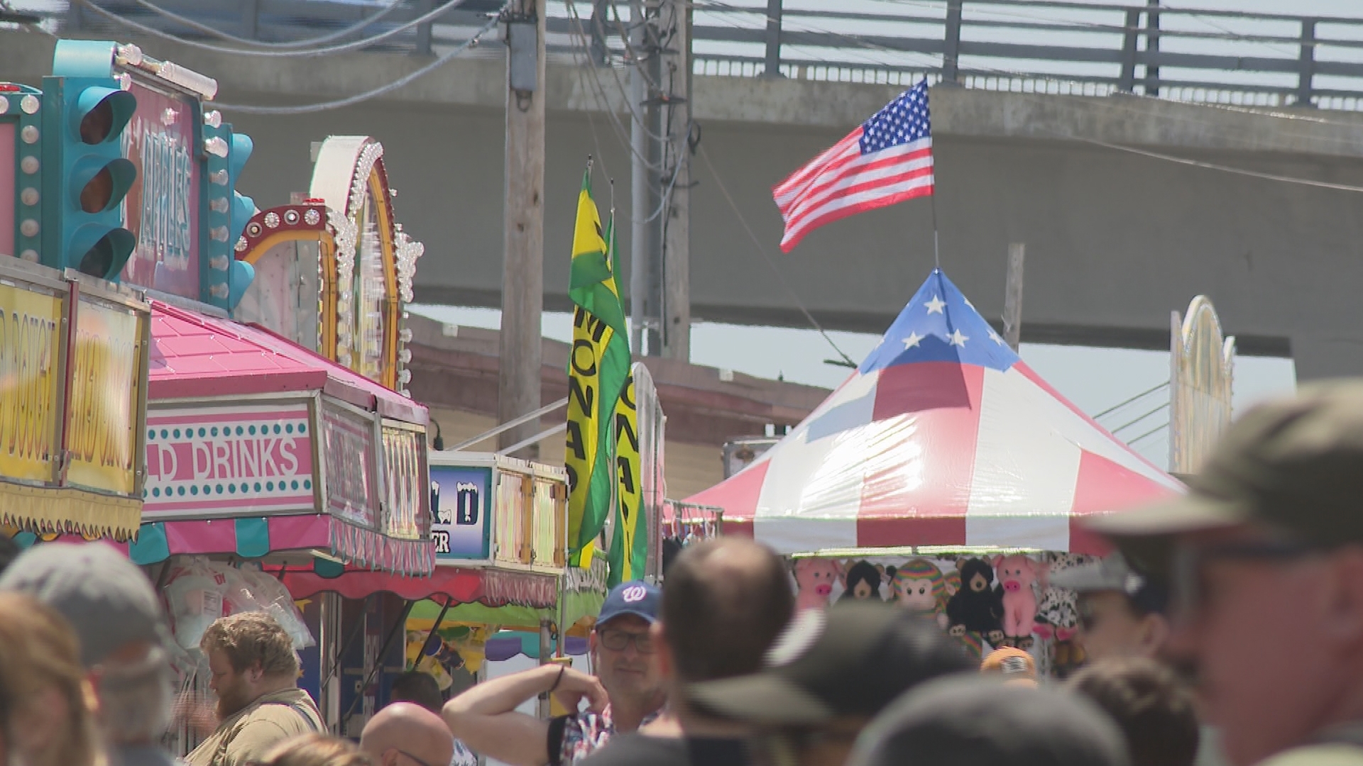 A joint celebration recognizing Independence Day and Bath's shipbuilding history, hundreds headed to the downtown area for the occasion.
