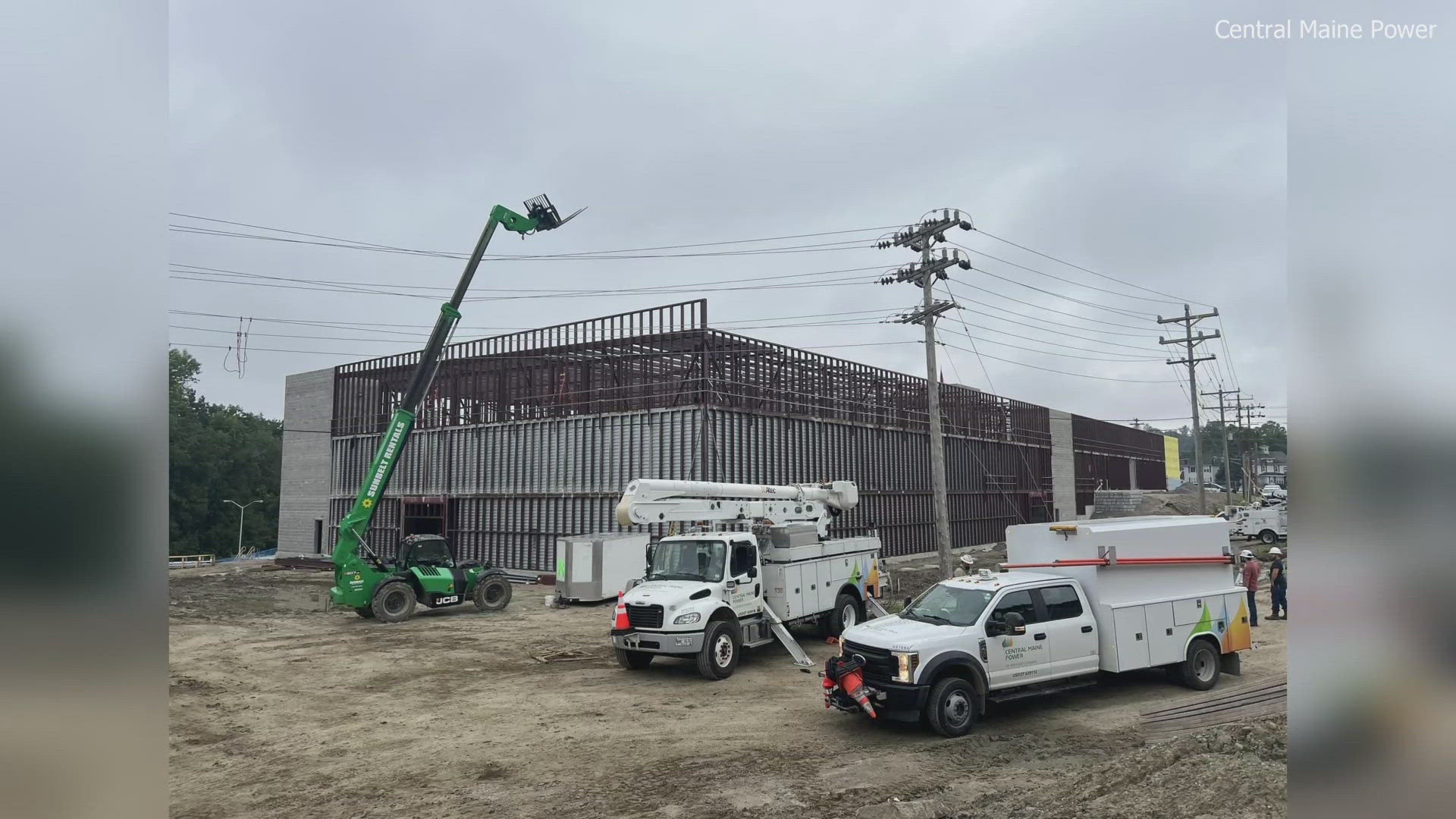 Auburn police said suspects broke into a construction site overnight and entangled an extended forklift in overhead powerlines, leading to a significant outage.