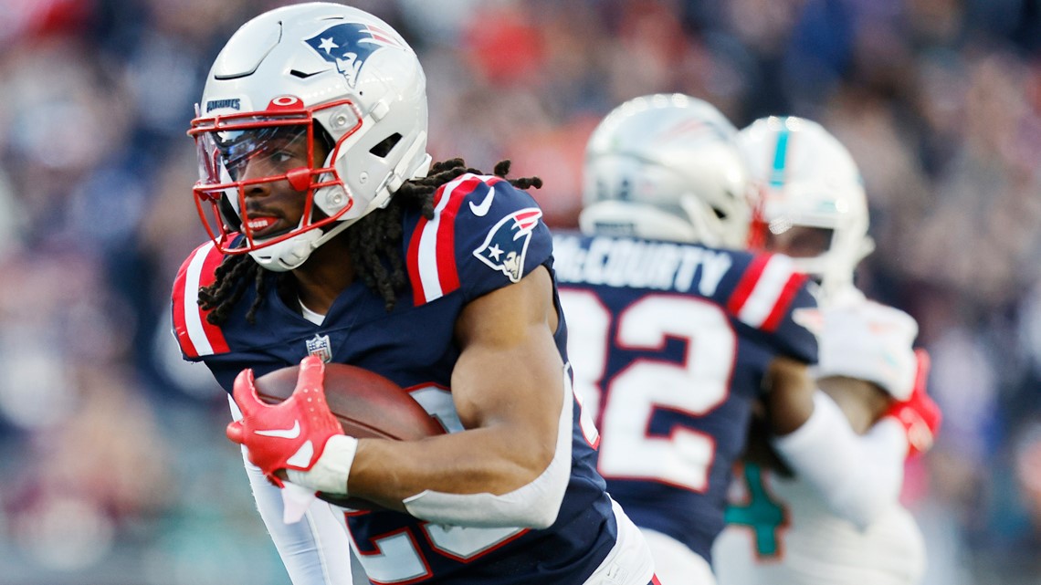 New England Patriots cornerback Jalen Mills (2) runs during the