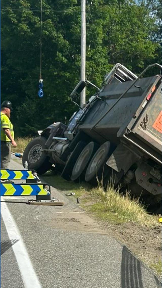 Traffic Alert: Dump truck rollover crash results in Saco road closure ...