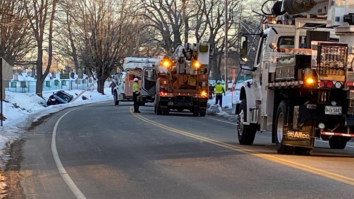 Crash closes Stroudwater Street in Westbrook