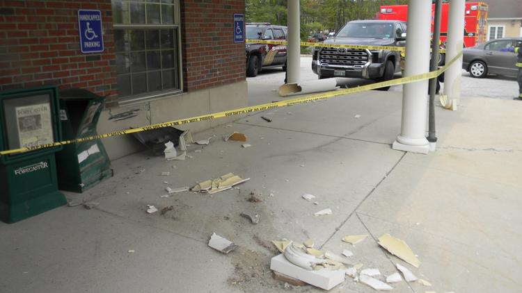Car crashes into Gray post office & occupied vehicle