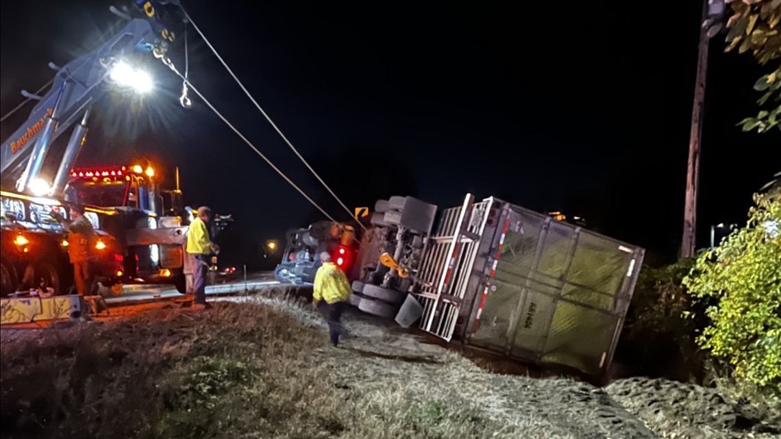 Tractor-trailer rollover crash injures driver in New Hampshire ...