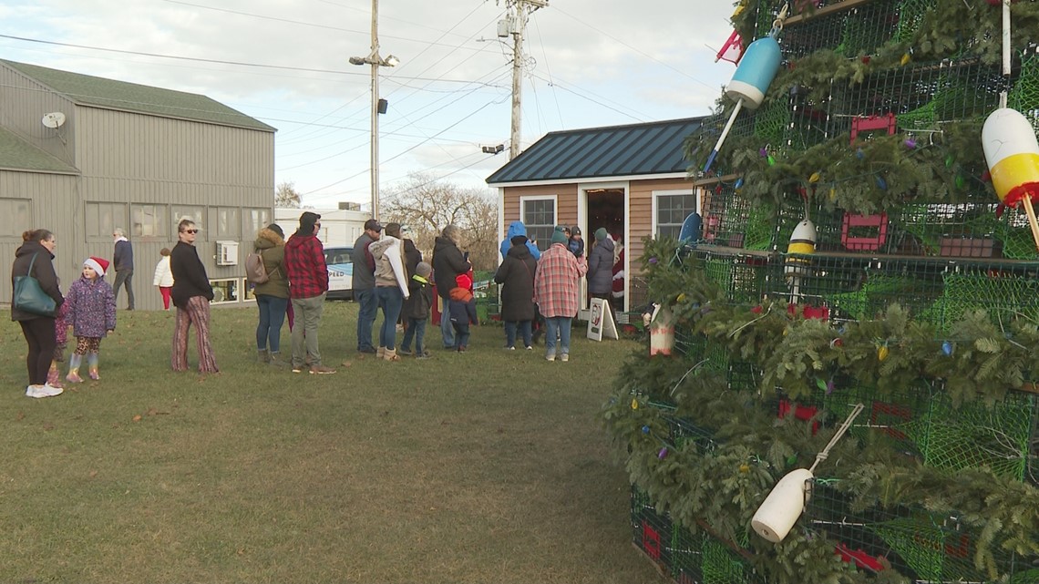 Rockland's lobster trap tree has been lit | newscentermaine.com