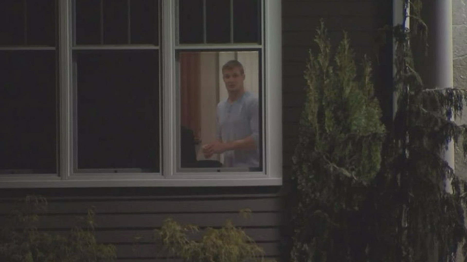 LISTEN: Gronkowski's 911 call after break-in at home